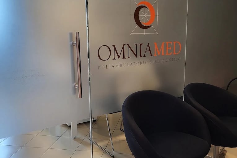 L'ingresso del Poliambulatorio Omniamed a Dueville, con la sala d'attesa